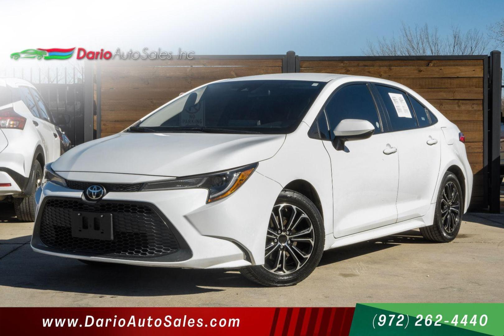 2021 WHITE Toyota Corolla LE (5YFEPMAEXMP) with an 1.8L L4 DOHC 16V engine, Continuously Variabl transmission, located at 2401 E Main St., Grand Prairie, TX, 75050, (972) 262-4440, 32.748981, -96.969643 - Photo#0