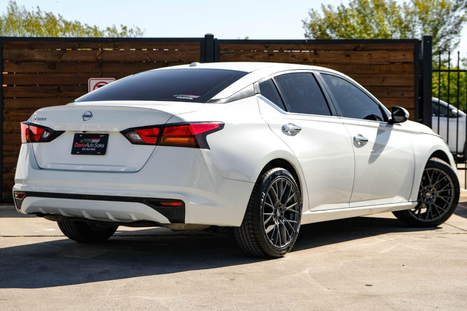 2020 white Nissan Altima 2.5 S (1N4BL4BV3LC) with an 2.5L L4 DOHC 16V engine, Continuously Variable Transmission transmission, located at 2401 E Main St., Grand Prairie, TX, 75050, (972) 262-4440, 32.748981, -96.969643 - Photo#5