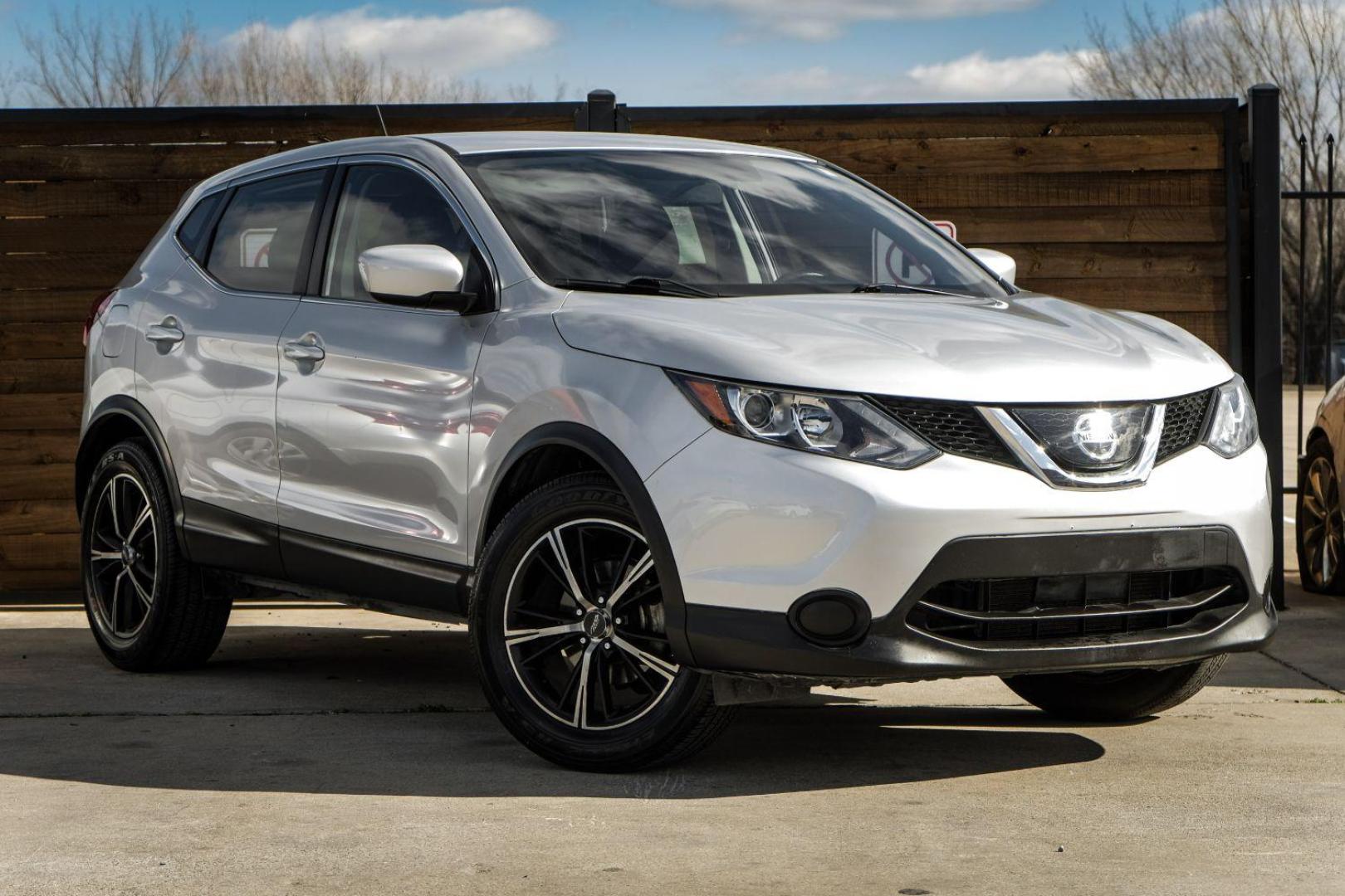 2019 Silver Nissan Rogue Sport S AWD (JN1BJ1CR6KW) with an 2.0L L4 DOHC 16V engine, Continuously Variable Transmission transmission, located at 2401 E Main St., Grand Prairie, TX, 75050, (972) 262-4440, 32.748981, -96.969643 - Photo#3