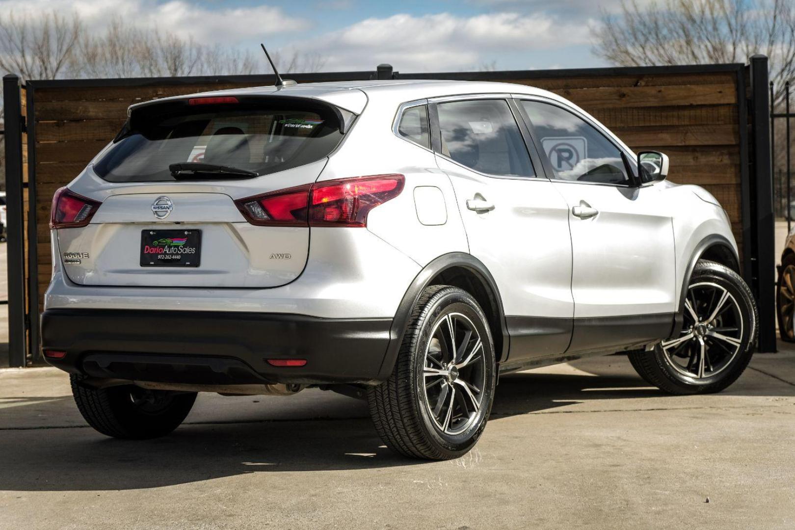 2019 Silver Nissan Rogue Sport S AWD (JN1BJ1CR6KW) with an 2.0L L4 DOHC 16V engine, Continuously Variable Transmission transmission, located at 2401 E Main St., Grand Prairie, TX, 75050, (972) 262-4440, 32.748981, -96.969643 - Photo#5