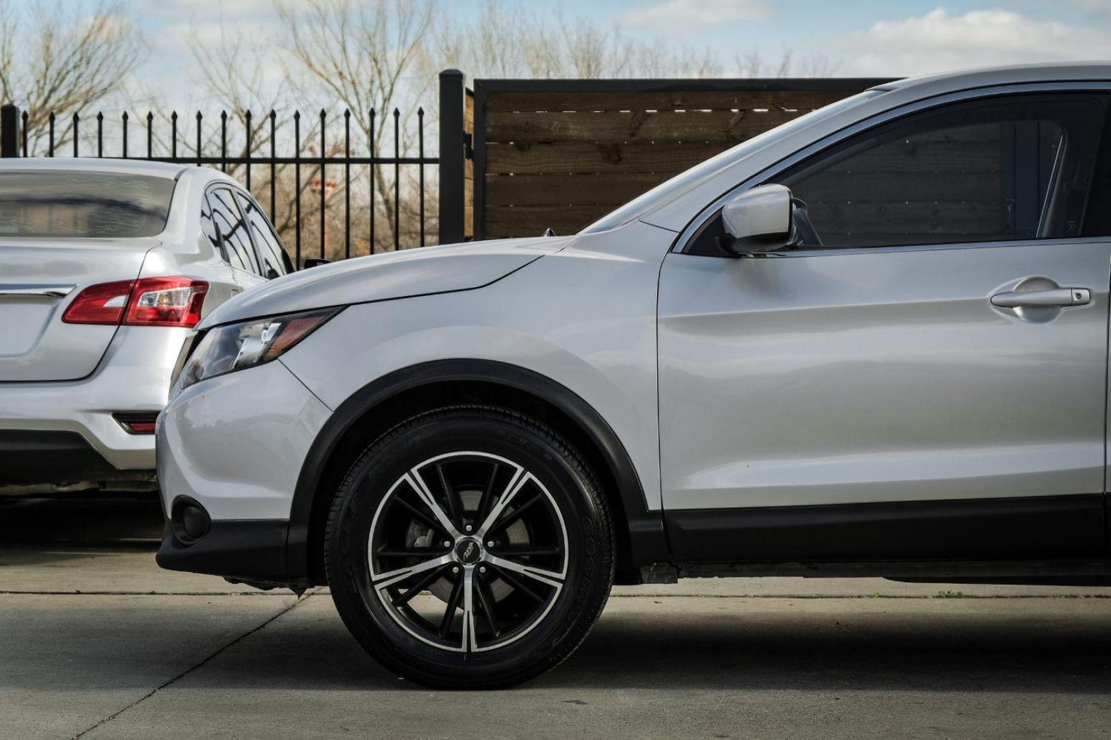 2019 Silver Nissan Rogue Sport S AWD (JN1BJ1CR6KW) with an 2.0L L4 DOHC 16V engine, Continuously Variable Transmission transmission, located at 2401 E Main St., Grand Prairie, TX, 75050, (972) 262-4440, 32.748981, -96.969643 - Photo#9