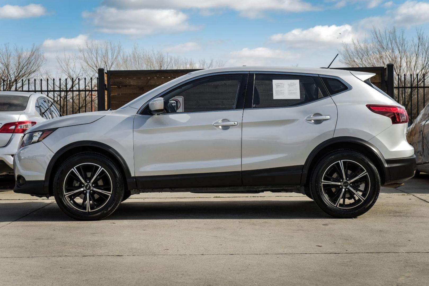 2019 Silver Nissan Rogue Sport S AWD (JN1BJ1CR6KW) with an 2.0L L4 DOHC 16V engine, Continuously Variable Transmission transmission, located at 2401 E Main St., Grand Prairie, TX, 75050, (972) 262-4440, 32.748981, -96.969643 - Photo#8