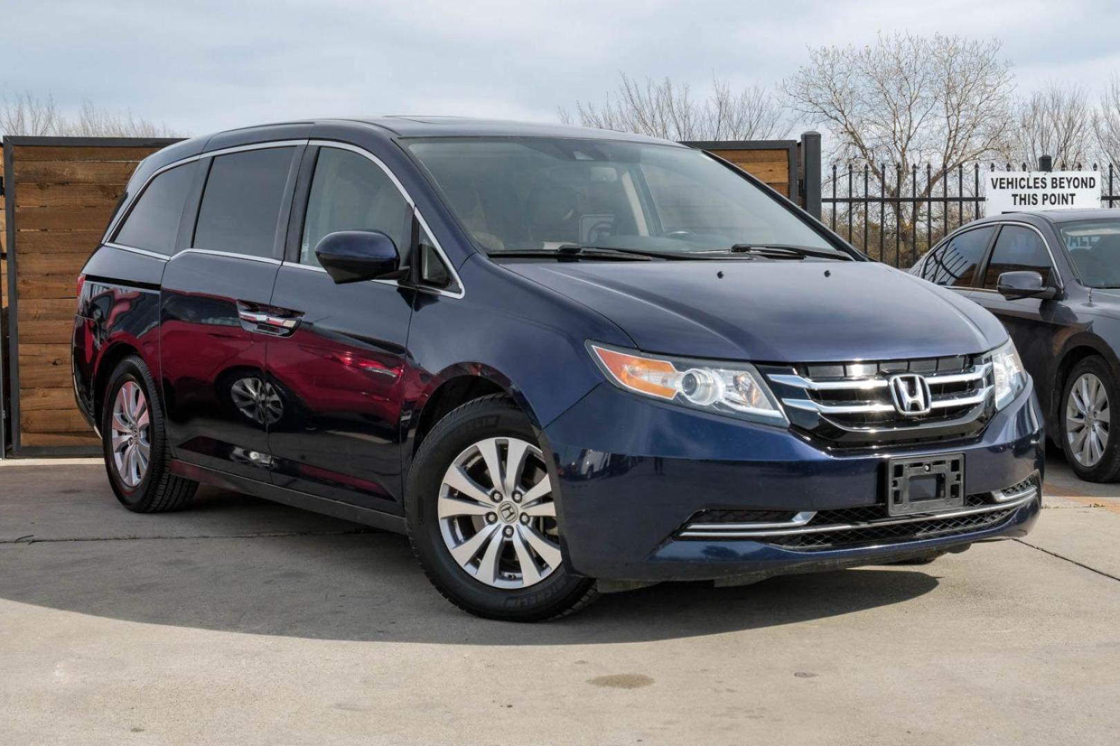 2015 BLUE Honda Odyssey EX-L (5FNRL5H65FB) with an 3.5L V6 SOHC 24V engine, 6-Speed Automatic transmission, located at 2401 E Main St., Grand Prairie, TX, 75050, (972) 262-4440, 32.748981, -96.969643 - Photo#3