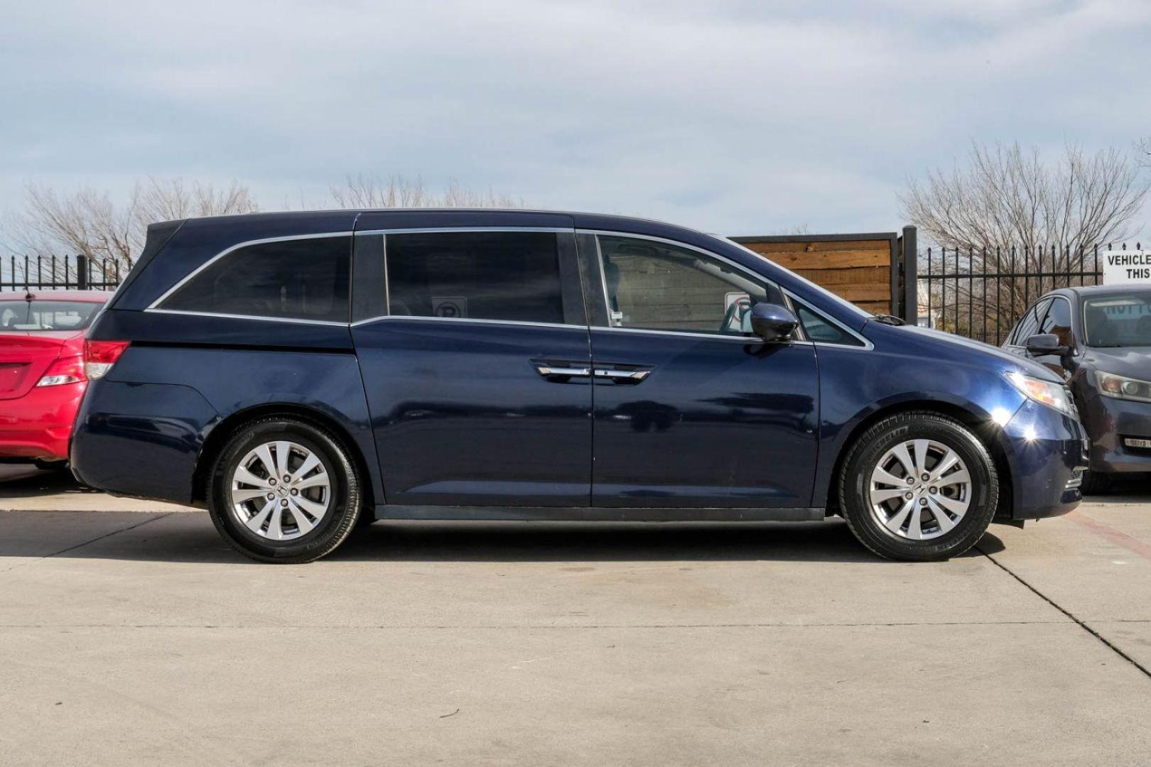 2015 BLUE Honda Odyssey EX-L (5FNRL5H65FB) with an 3.5L V6 SOHC 24V engine, 6-Speed Automatic transmission, located at 2401 E Main St., Grand Prairie, TX, 75050, (972) 262-4440, 32.748981, -96.969643 - Photo#4