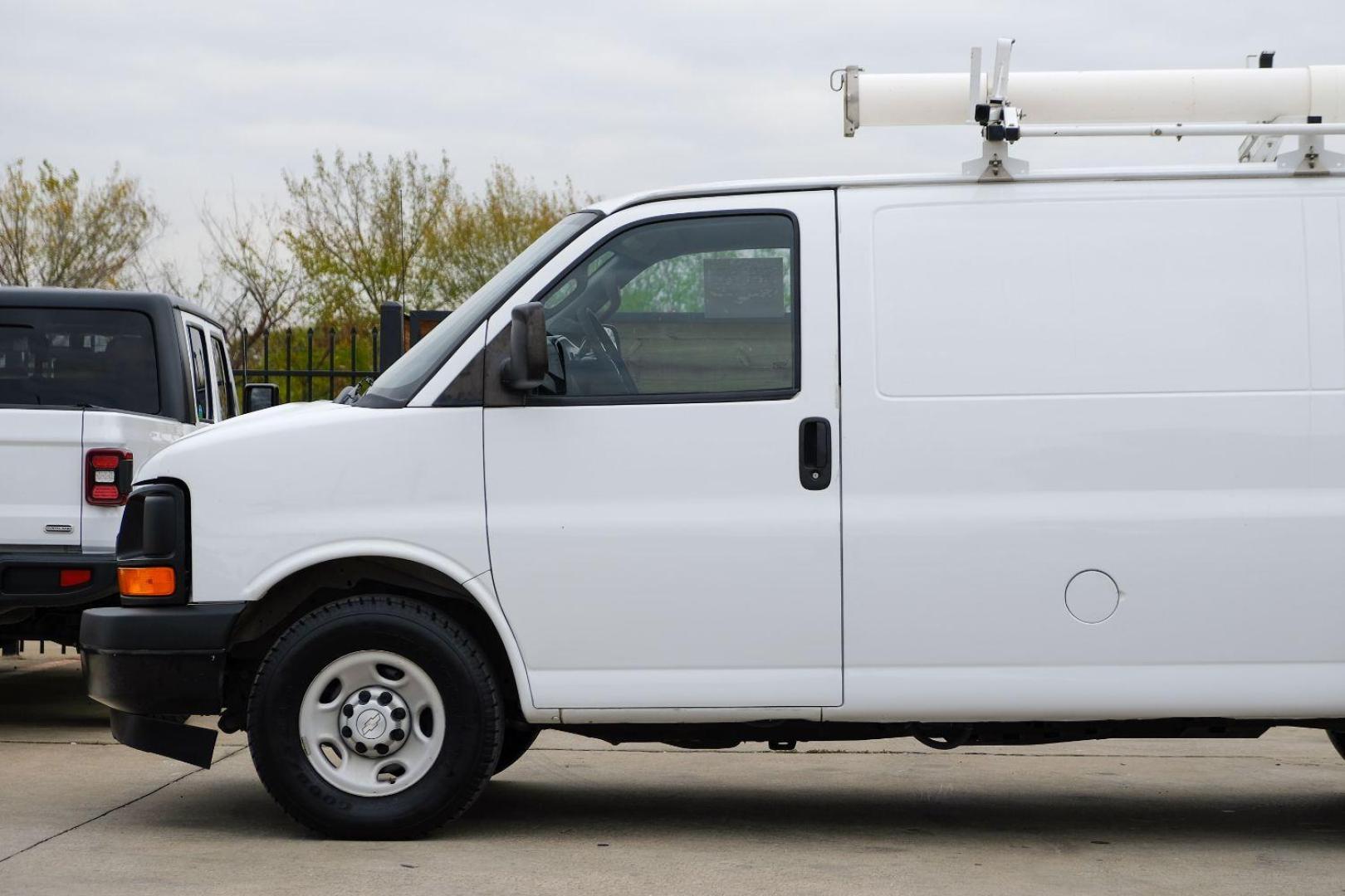 2017 WHITE Chevrolet Express 2500 Cargo (1GCWGAFF9H1) with an 4.8L V8 FFV engine, 6-Speed Automatic transmission, located at 2401 E Main St., Grand Prairie, TX, 75050, (972) 262-4440, 32.748981, -96.969643 - Photo#9