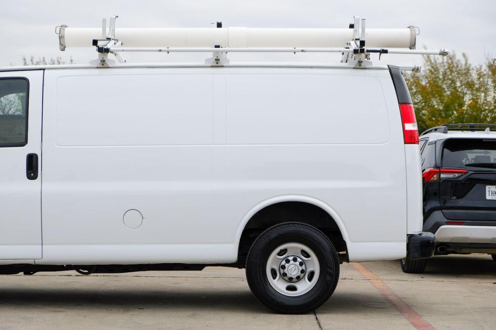 2017 WHITE Chevrolet Express 2500 Cargo (1GCWGAFF9H1) with an 4.8L V8 FFV engine, 6-Speed Automatic transmission, located at 2401 E Main St., Grand Prairie, TX, 75050, (972) 262-4440, 32.748981, -96.969643 - Photo#10