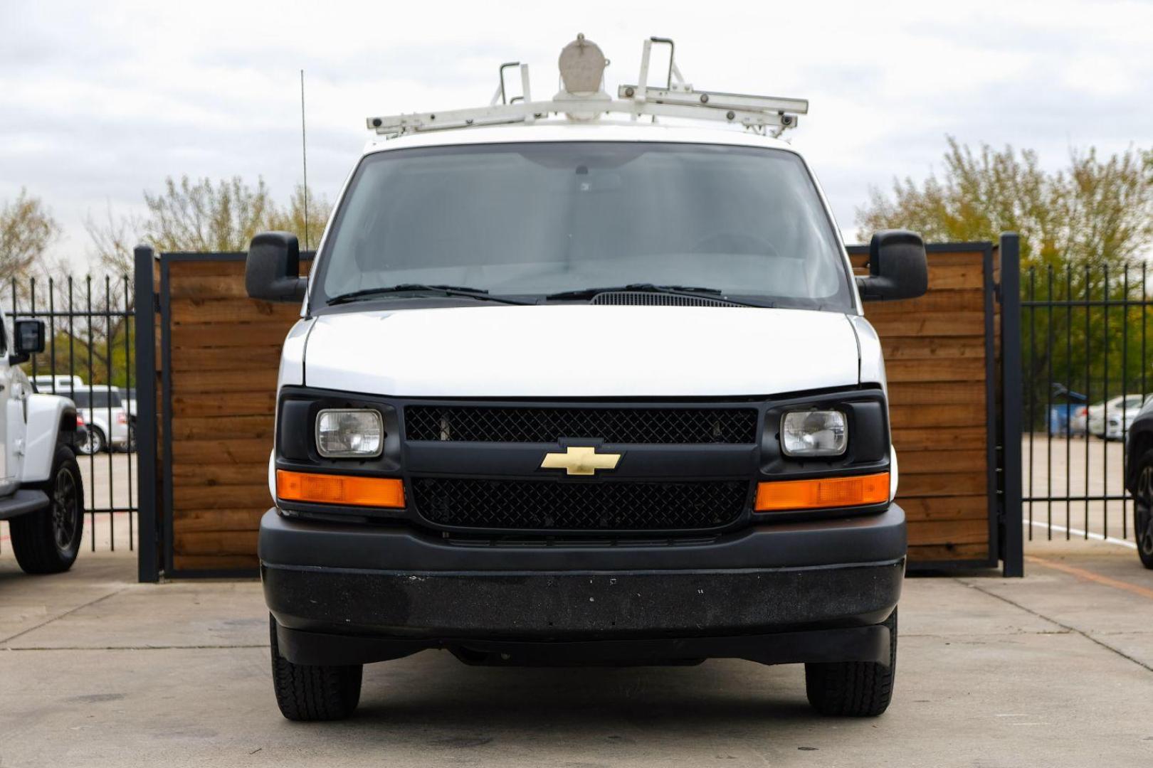 2017 WHITE Chevrolet Express 2500 Cargo (1GCWGAFF9H1) with an 4.8L V8 FFV engine, 6-Speed Automatic transmission, located at 2401 E Main St., Grand Prairie, TX, 75050, (972) 262-4440, 32.748981, -96.969643 - Photo#2