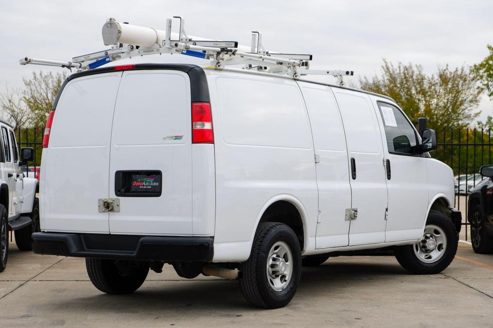 2017 WHITE Chevrolet Express 2500 Cargo (1GCWGAFF9H1) with an 4.8L V8 FFV engine, 6-Speed Automatic transmission, located at 2401 E Main St., Grand Prairie, TX, 75050, (972) 262-4440, 32.748981, -96.969643 - Photo#5