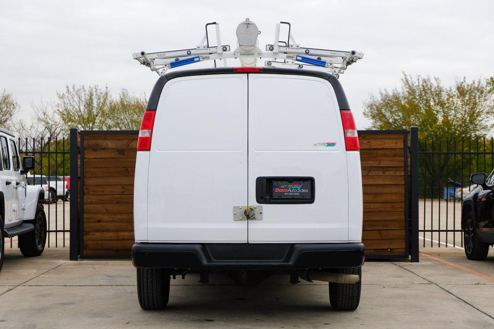 2017 WHITE Chevrolet Express 2500 Cargo (1GCWGAFF9H1) with an 4.8L V8 FFV engine, 6-Speed Automatic transmission, located at 2401 E Main St., Grand Prairie, TX, 75050, (972) 262-4440, 32.748981, -96.969643 - Photo#6