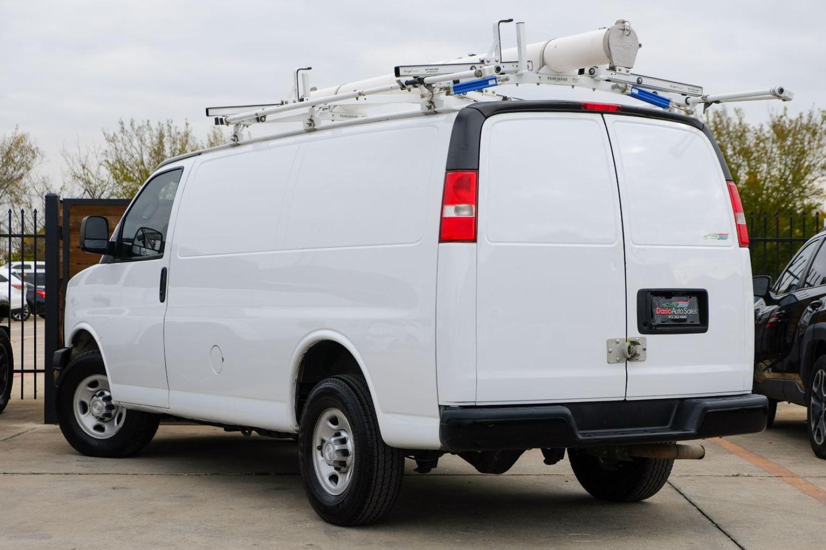 2017 WHITE Chevrolet Express 2500 Cargo (1GCWGAFF9H1) with an 4.8L V8 FFV engine, 6-Speed Automatic transmission, located at 2401 E Main St., Grand Prairie, TX, 75050, (972) 262-4440, 32.748981, -96.969643 - Photo#7