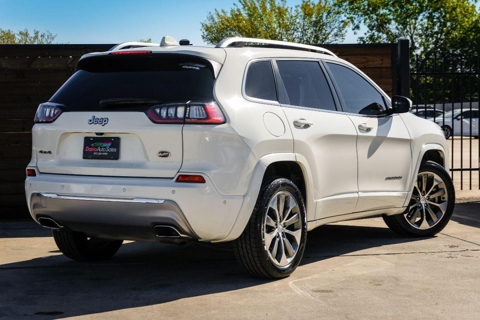 2019 WHITE Jeep Cherokee Overland 4WD (1C4PJMJX6KD) with an 3.2L V6 DOHC 24V engine, 9-Speed Automatic transmission, located at 2401 E Main St., Grand Prairie, TX, 75050, (972) 262-4440, 32.748981, -96.969643 - Photo#5