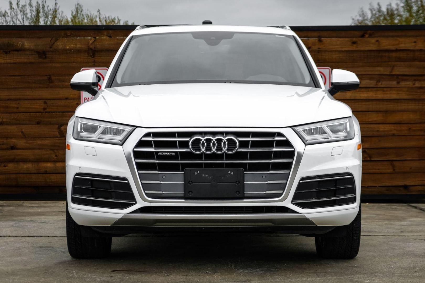 2018 WHITE Audi Q5 2.0T Premium Plus quattro (WA1BNAFY4J2) with an 2.0L L4 DOHC 16V engine, 7-Speed Automatic transmission, located at 2401 E Main St., Grand Prairie, TX, 75050, (972) 262-4440, 32.748981, -96.969643 - Photo#2