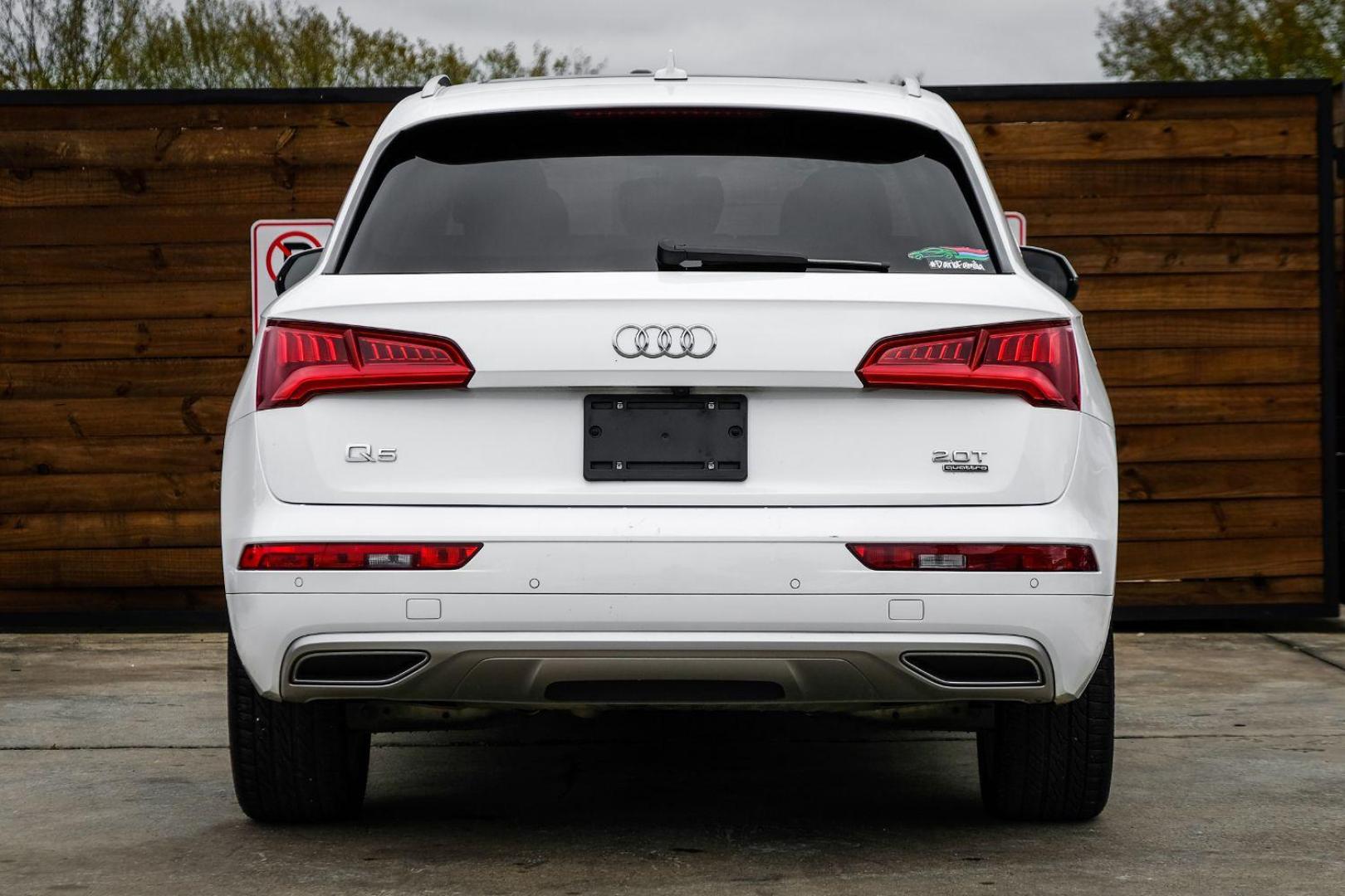 2018 WHITE Audi Q5 2.0T Premium Plus quattro (WA1BNAFY4J2) with an 2.0L L4 DOHC 16V engine, 7-Speed Automatic transmission, located at 2401 E Main St., Grand Prairie, TX, 75050, (972) 262-4440, 32.748981, -96.969643 - Photo#6