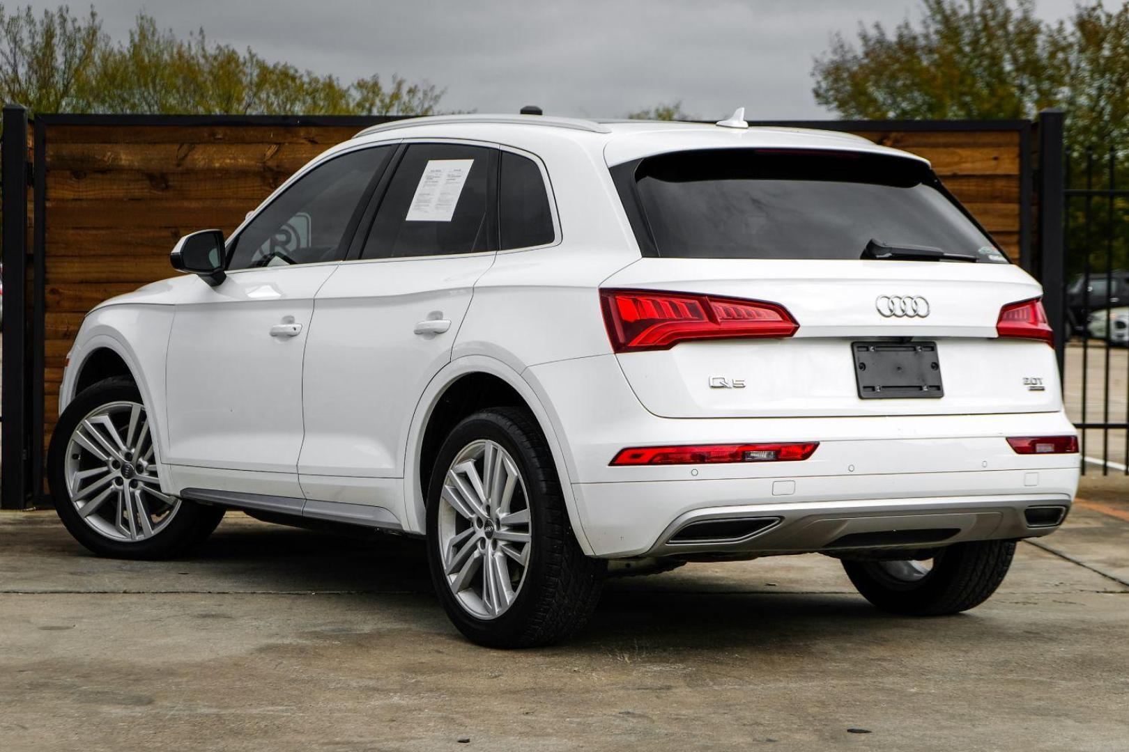 2018 WHITE Audi Q5 2.0T Premium Plus quattro (WA1BNAFY4J2) with an 2.0L L4 DOHC 16V engine, 7-Speed Automatic transmission, located at 2401 E Main St., Grand Prairie, TX, 75050, (972) 262-4440, 32.748981, -96.969643 - Photo#7