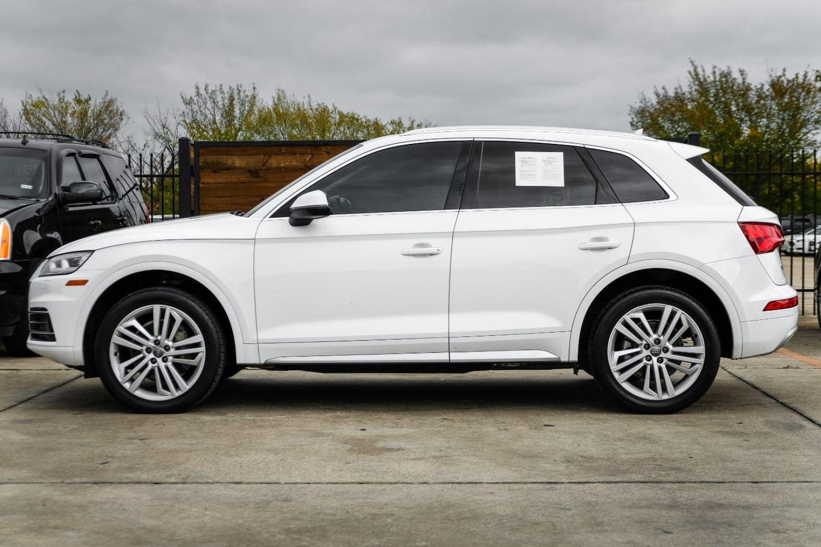 2018 WHITE Audi Q5 2.0T Premium Plus quattro (WA1BNAFY4J2) with an 2.0L L4 DOHC 16V engine, 7-Speed Automatic transmission, located at 2401 E Main St., Grand Prairie, TX, 75050, (972) 262-4440, 32.748981, -96.969643 - Photo#8