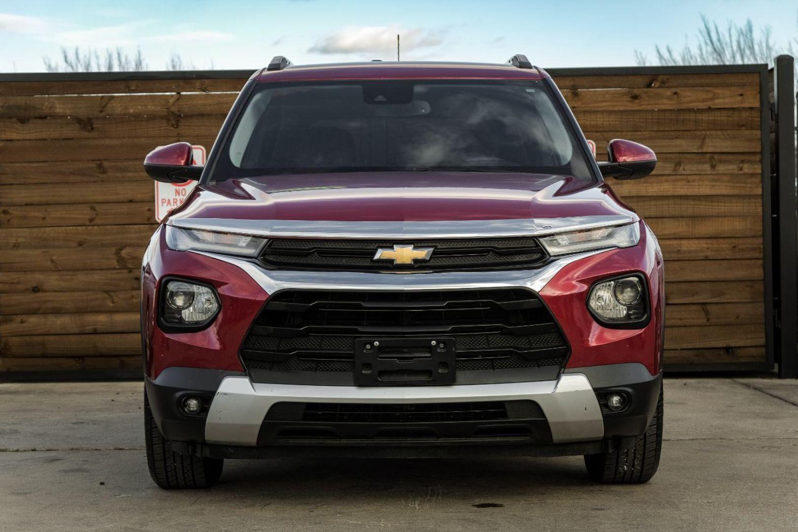 2021 RED Chevrolet Trailblazer LT (KL79MPSL0MB) with an 1.3L L3 DOHC 12V engine, 9-Speed Automatic transmission, located at 2401 E Main St., Grand Prairie, TX, 75050, (972) 262-4440, 32.748981, -96.969643 - Photo#2