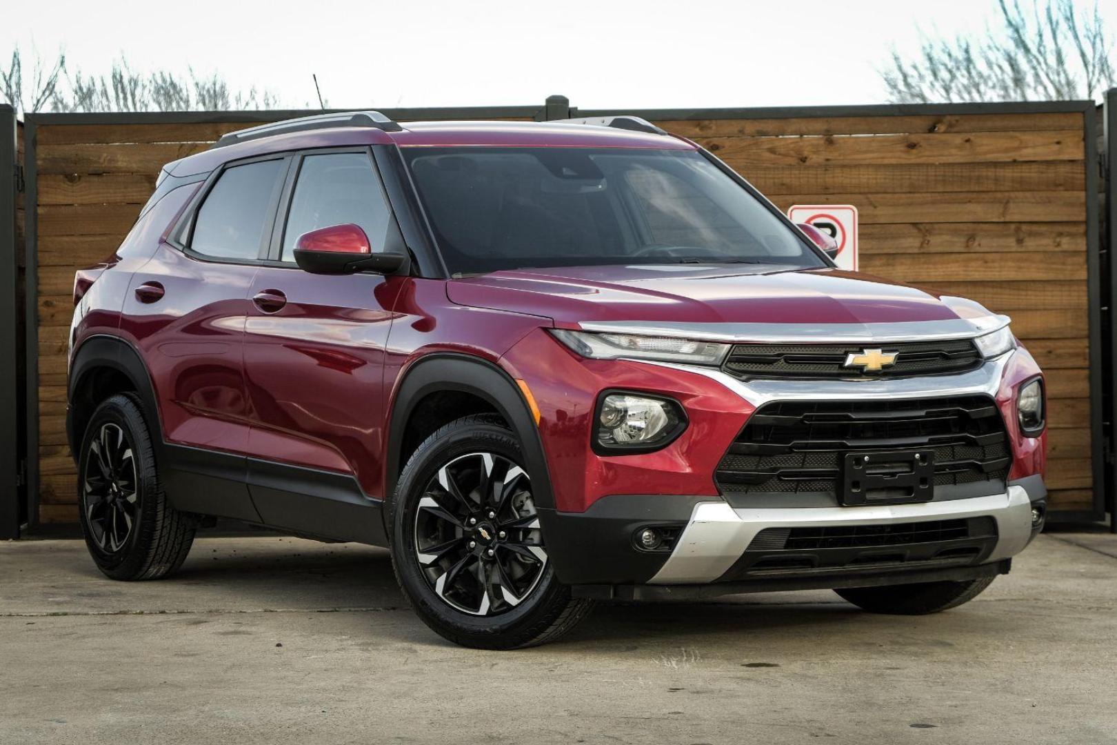 2021 RED Chevrolet Trailblazer LT (KL79MPSL0MB) with an 1.3L L3 DOHC 12V engine, 9-Speed Automatic transmission, located at 2401 E Main St., Grand Prairie, TX, 75050, (972) 262-4440, 32.748981, -96.969643 - Photo#3