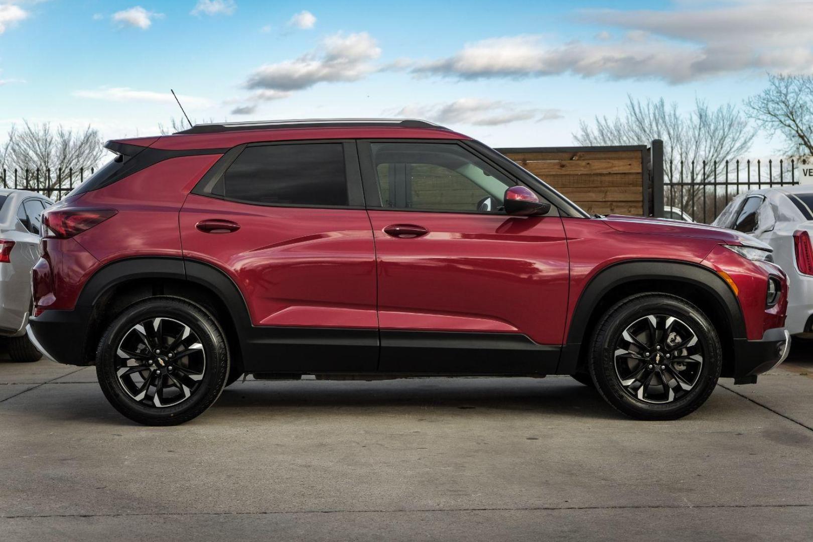 2021 RED Chevrolet Trailblazer LT (KL79MPSL0MB) with an 1.3L L3 DOHC 12V engine, 9-Speed Automatic transmission, located at 2401 E Main St., Grand Prairie, TX, 75050, (972) 262-4440, 32.748981, -96.969643 - Photo#4