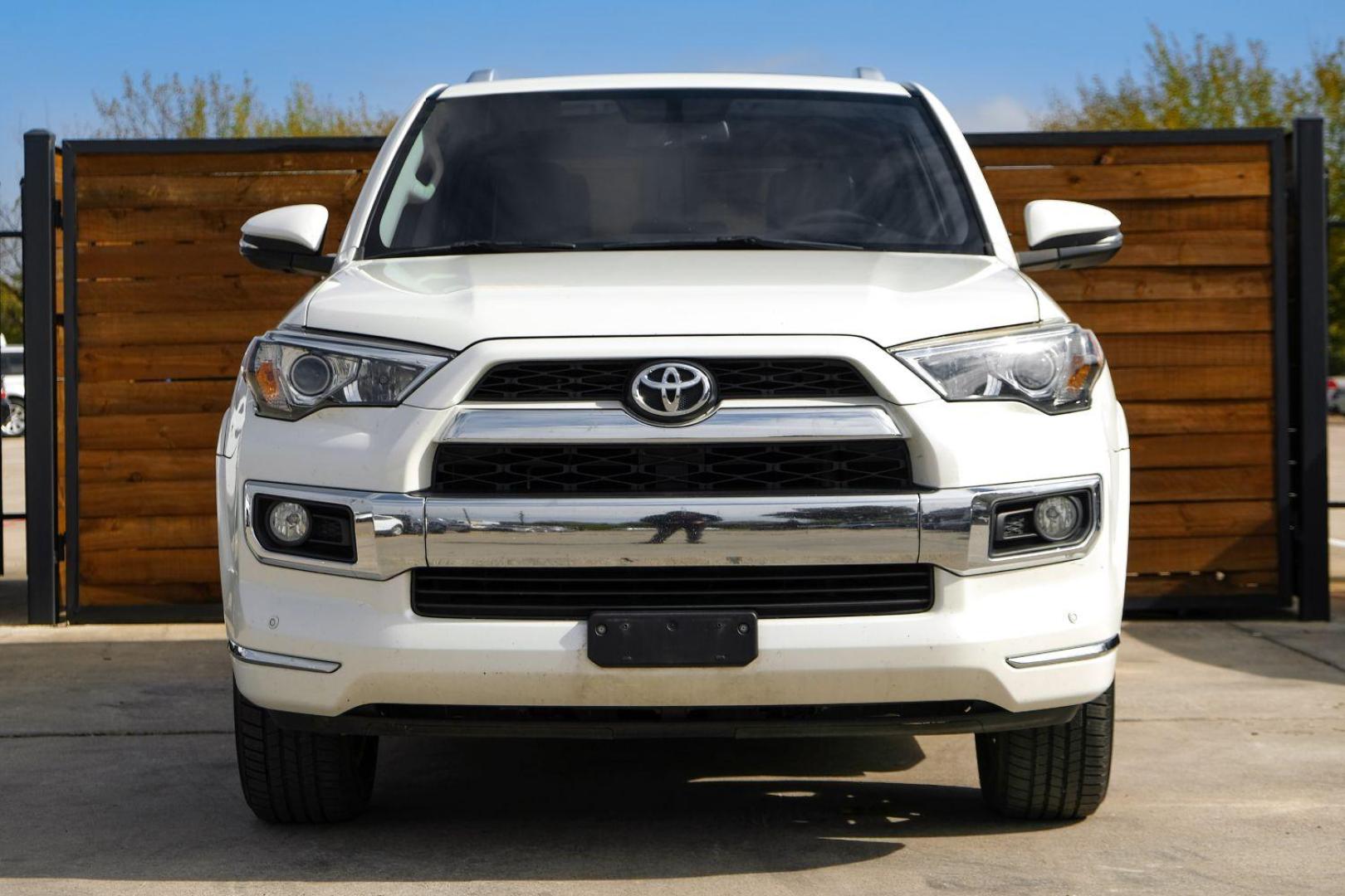 2016 WHITE Toyota 4Runner SR5 2WD (JTEZU5JR9G5) with an 4.0L V6 DOHC 24V engine, 5-Speed Automatic transmission, located at 2401 E Main St., Grand Prairie, TX, 75050, (972) 262-4440, 32.748981, -96.969643 - Photo#2