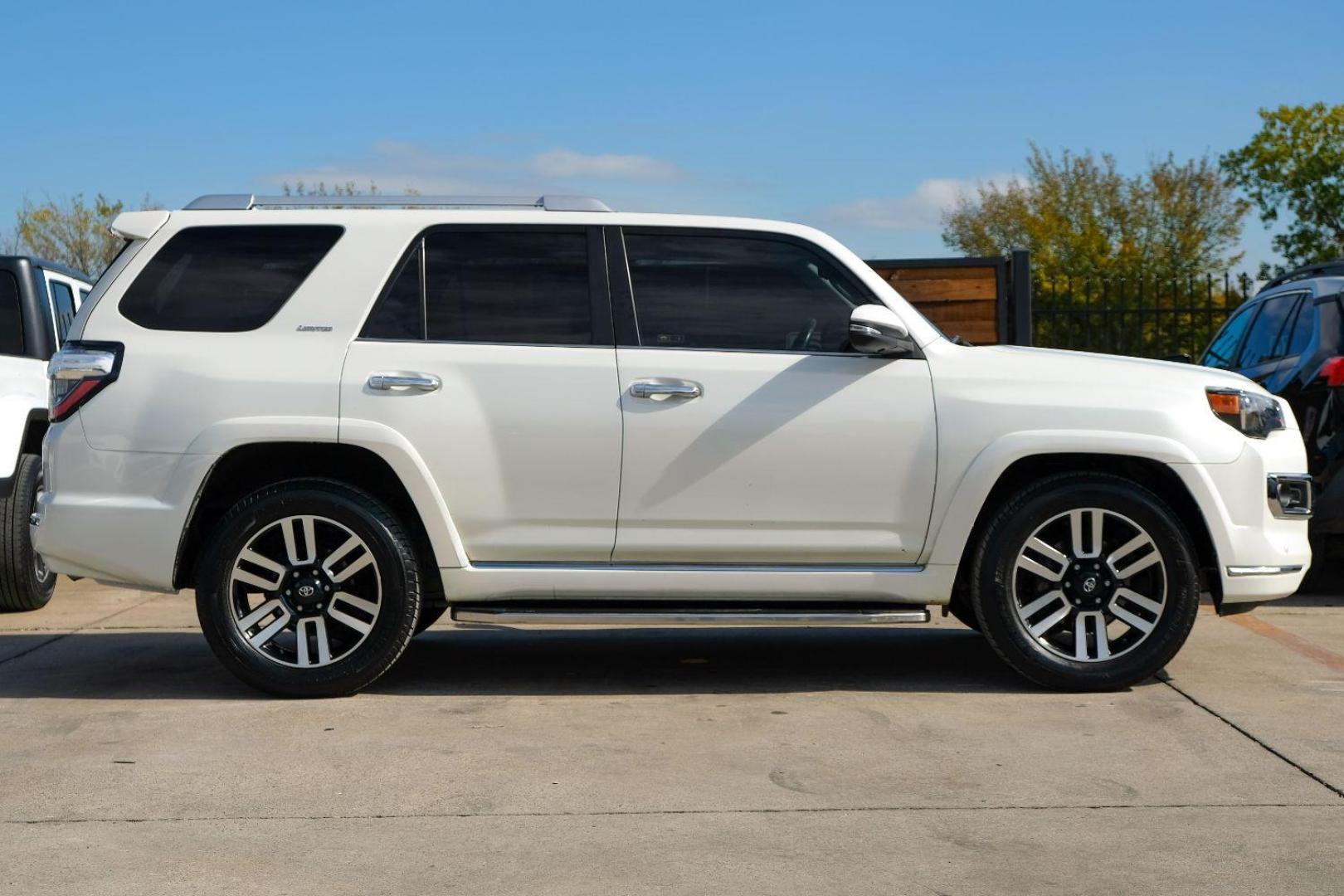 2016 WHITE Toyota 4Runner SR5 2WD (JTEZU5JR9G5) with an 4.0L V6 DOHC 24V engine, 5-Speed Automatic transmission, located at 2401 E Main St., Grand Prairie, TX, 75050, (972) 262-4440, 32.748981, -96.969643 - Photo#4