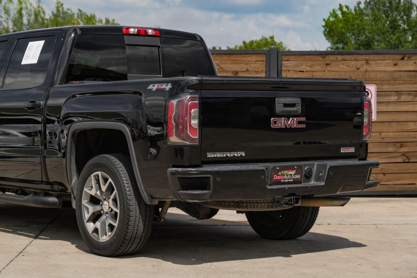 2018 BLACK GMC Sierra 1500 SLT Crew Cab Short B (3GTU2NEJ6JG) with an 6.2L V8 OHV 16V engine, 6-Speed Automatic transmission, located at 2401 E Main St., Grand Prairie, TX, 75050, (972) 262-4440, 32.748981, -96.969643 - Photo#9