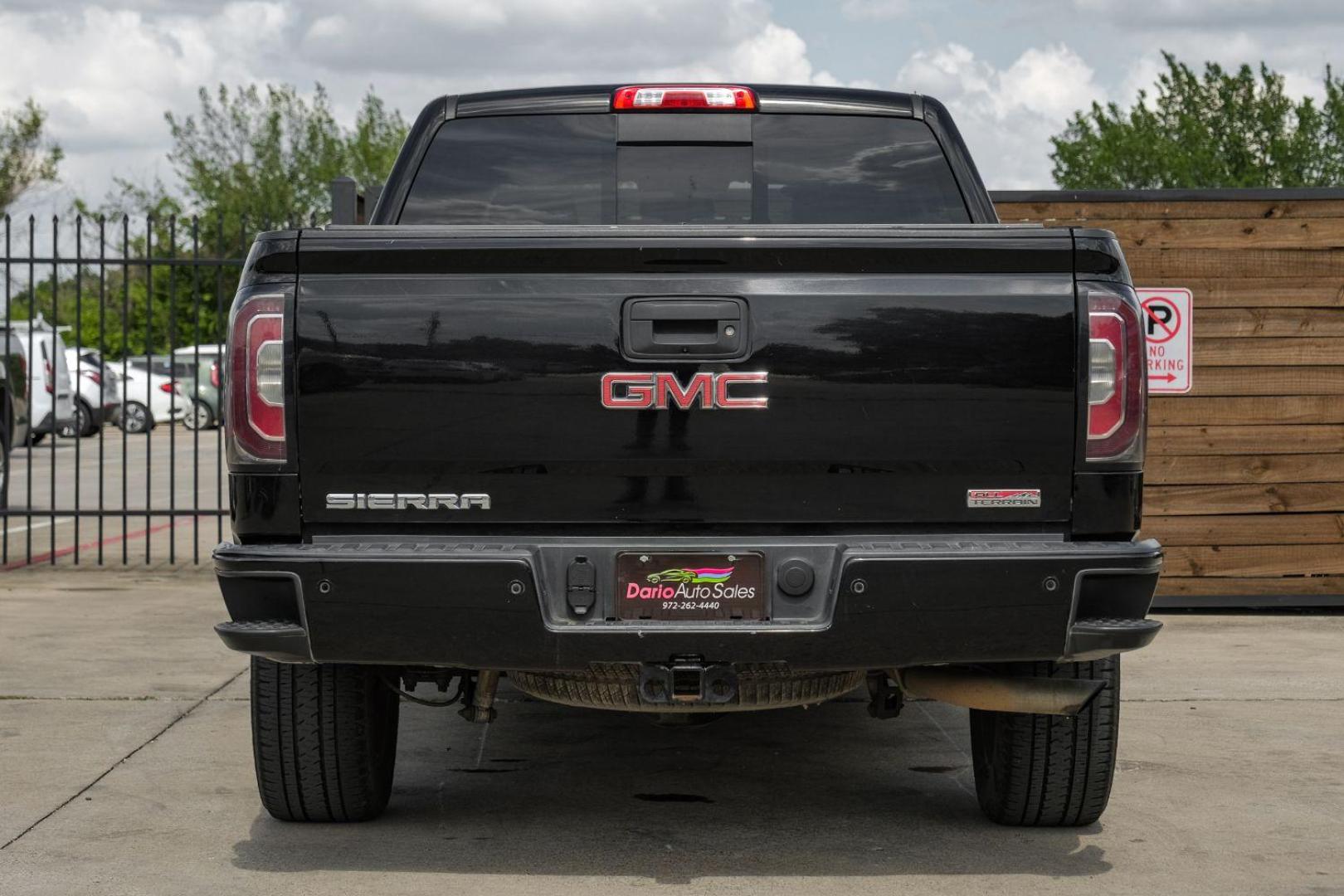 2018 BLACK GMC Sierra 1500 SLT Crew Cab Short B (3GTU2NEJ6JG) with an 6.2L V8 OHV 16V engine, 6-Speed Automatic transmission, located at 2401 E Main St., Grand Prairie, TX, 75050, (972) 262-4440, 32.748981, -96.969643 - Photo#6