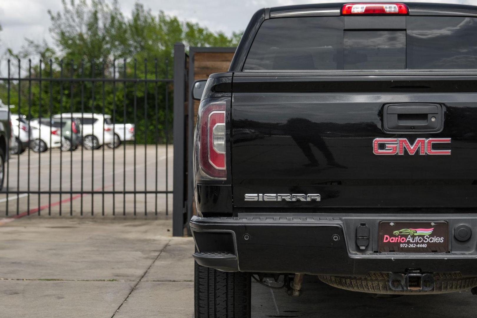 2018 BLACK GMC Sierra 1500 SLT Crew Cab Short B (3GTU2NEJ6JG) with an 6.2L V8 OHV 16V engine, 6-Speed Automatic transmission, located at 2401 E Main St., Grand Prairie, TX, 75050, (972) 262-4440, 32.748981, -96.969643 - Photo#42