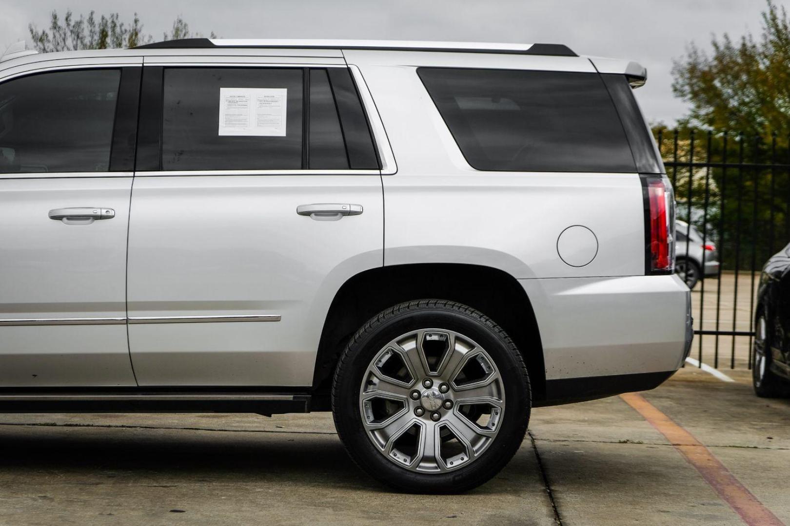 2016 SILVER GMC Yukon Denali 4WD (1GKS2CKJ7GR) with an 6.2L V8 OHV 16V engine, 6-Speed Automatic transmission, located at 2401 E Main St., Grand Prairie, TX, 75050, (972) 262-4440, 32.748981, -96.969643 - Photo#10