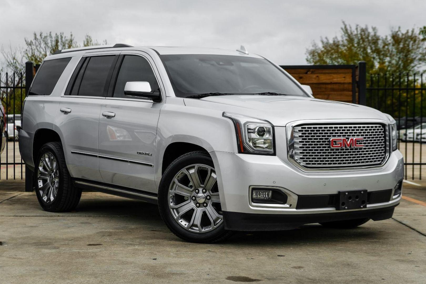 2016 SILVER GMC Yukon Denali 4WD (1GKS2CKJ7GR) with an 6.2L V8 OHV 16V engine, 6-Speed Automatic transmission, located at 2401 E Main St., Grand Prairie, TX, 75050, (972) 262-4440, 32.748981, -96.969643 - Photo#3