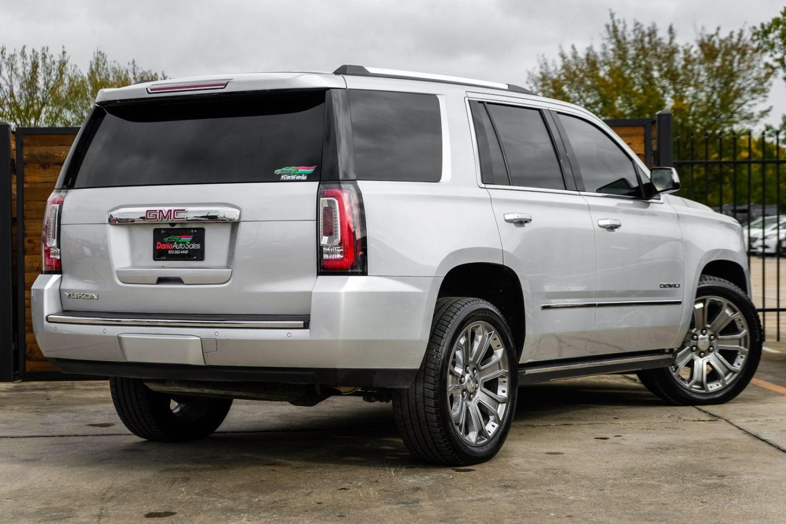 2016 SILVER GMC Yukon Denali 4WD (1GKS2CKJ7GR) with an 6.2L V8 OHV 16V engine, 6-Speed Automatic transmission, located at 2401 E Main St., Grand Prairie, TX, 75050, (972) 262-4440, 32.748981, -96.969643 - Photo#5