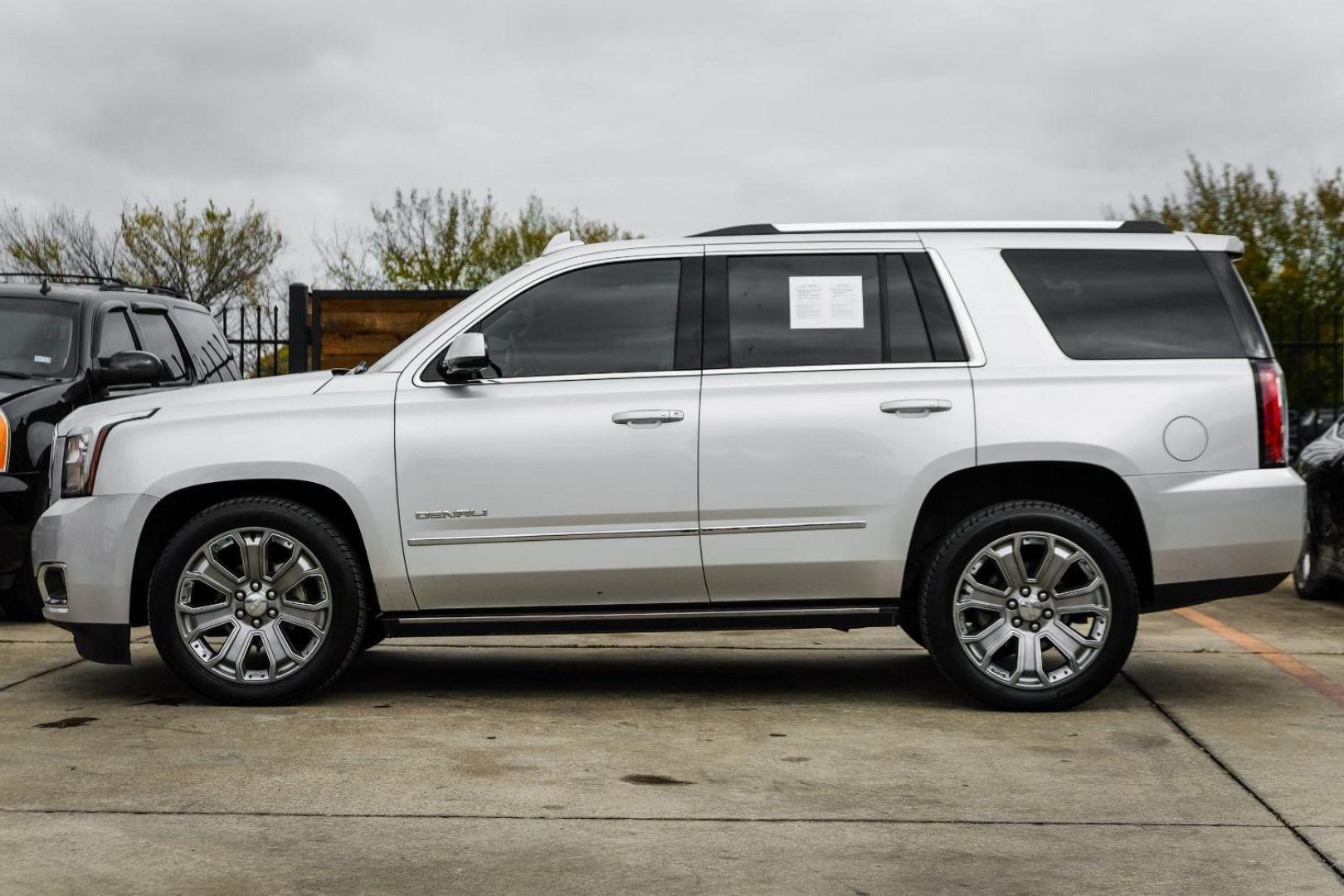 2016 SILVER GMC Yukon Denali 4WD (1GKS2CKJ7GR) with an 6.2L V8 OHV 16V engine, 6-Speed Automatic transmission, located at 2401 E Main St., Grand Prairie, TX, 75050, (972) 262-4440, 32.748981, -96.969643 - Photo#8