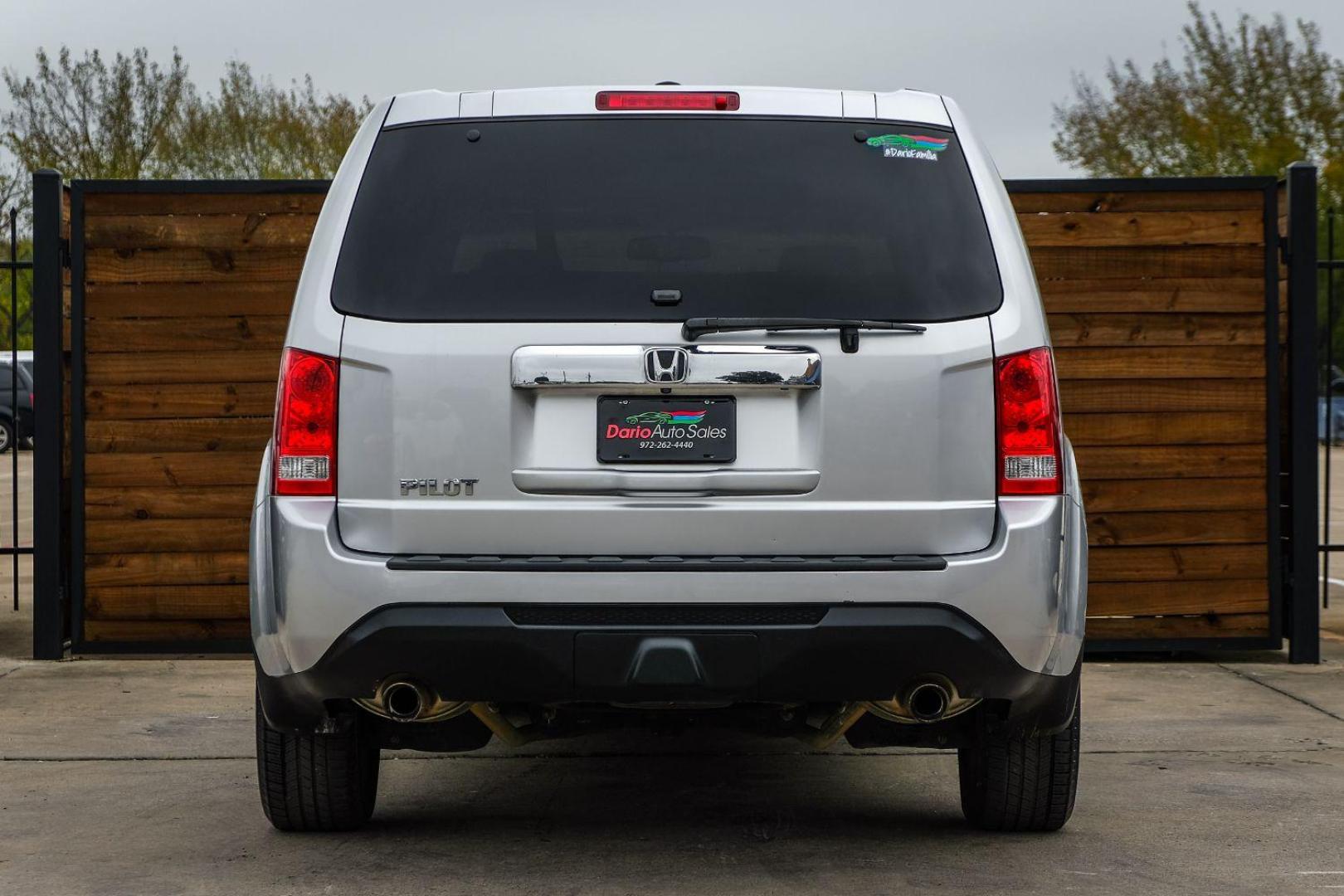 2013 SILVER Honda Pilot EX-L 2WD 5-Spd AT (5FNYF3H50DB) with an 3.5L V6 SOHC 24V engine, 5-Speed Automatic transmission, located at 2401 E Main St., Grand Prairie, TX, 75050, (972) 262-4440, 32.748981, -96.969643 - Photo#6