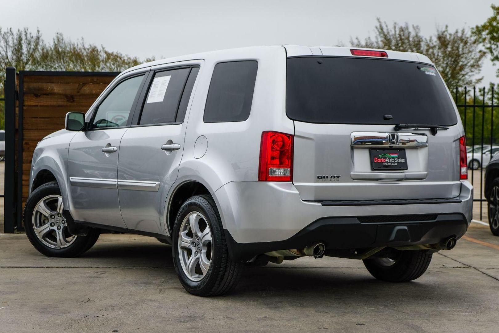 2013 SILVER Honda Pilot EX-L 2WD 5-Spd AT (5FNYF3H50DB) with an 3.5L V6 SOHC 24V engine, 5-Speed Automatic transmission, located at 2401 E Main St., Grand Prairie, TX, 75050, (972) 262-4440, 32.748981, -96.969643 - Photo#7