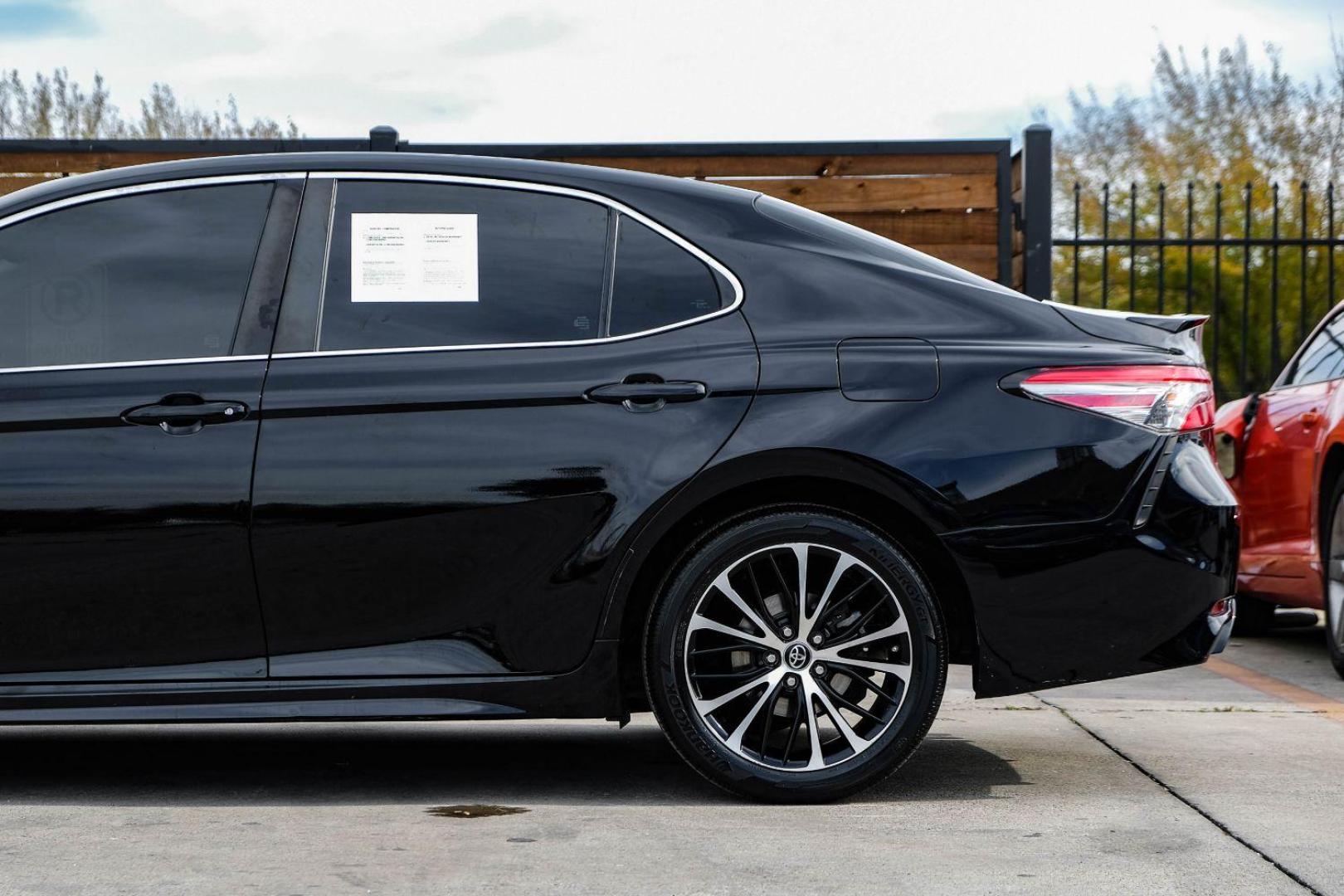 2018 BLACK Toyota Camry SE (4T1B11HKXJU) with an 2.5L L4 DOHC 16V engine, 8-Speed Automatic transmission, located at 2401 E Main St., Grand Prairie, TX, 75050, (972) 262-4440, 32.748981, -96.969643 - Photo#10