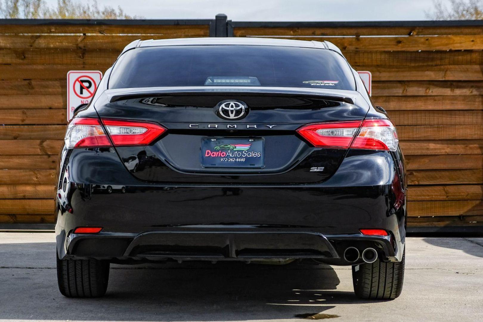 2018 BLACK Toyota Camry SE (4T1B11HKXJU) with an 2.5L L4 DOHC 16V engine, 8-Speed Automatic transmission, located at 2401 E Main St., Grand Prairie, TX, 75050, (972) 262-4440, 32.748981, -96.969643 - Photo#6