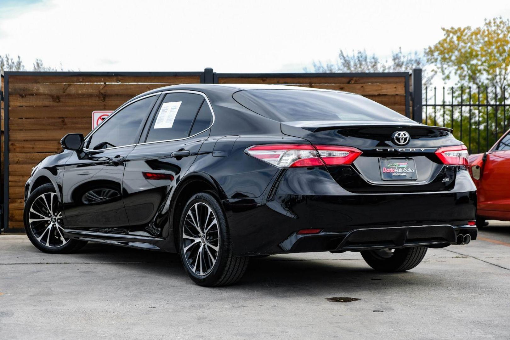 2018 BLACK Toyota Camry SE (4T1B11HKXJU) with an 2.5L L4 DOHC 16V engine, 8-Speed Automatic transmission, located at 2401 E Main St., Grand Prairie, TX, 75050, (972) 262-4440, 32.748981, -96.969643 - Photo#7