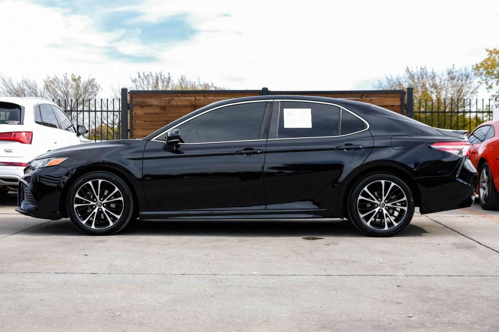 2018 BLACK Toyota Camry SE (4T1B11HKXJU) with an 2.5L L4 DOHC 16V engine, 8-Speed Automatic transmission, located at 2401 E Main St., Grand Prairie, TX, 75050, (972) 262-4440, 32.748981, -96.969643 - Photo#8