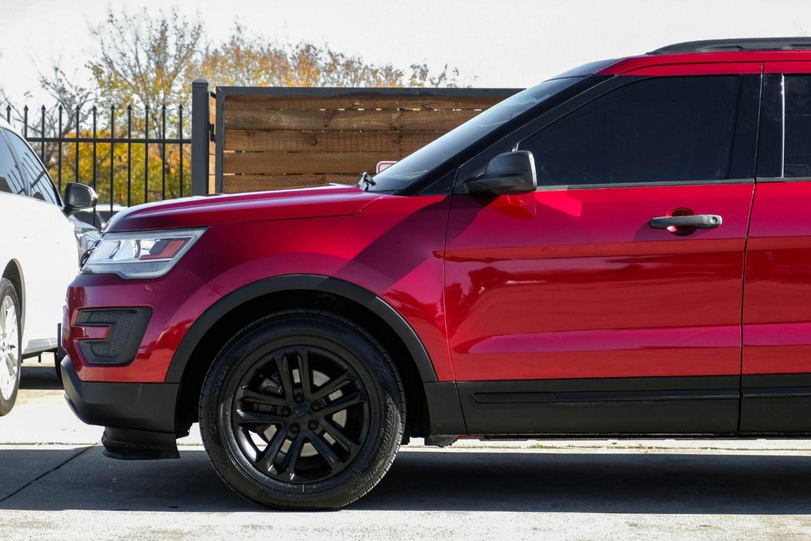 2017 RED Ford Explorer Base FWD (1FM5K7B86HG) with an 3.5L V6 DOHC 24V engine, 6-Speed Automatic transmission, located at 2401 E Main St., Grand Prairie, TX, 75050, (972) 262-4440, 32.748981, -96.969643 - Photo#9