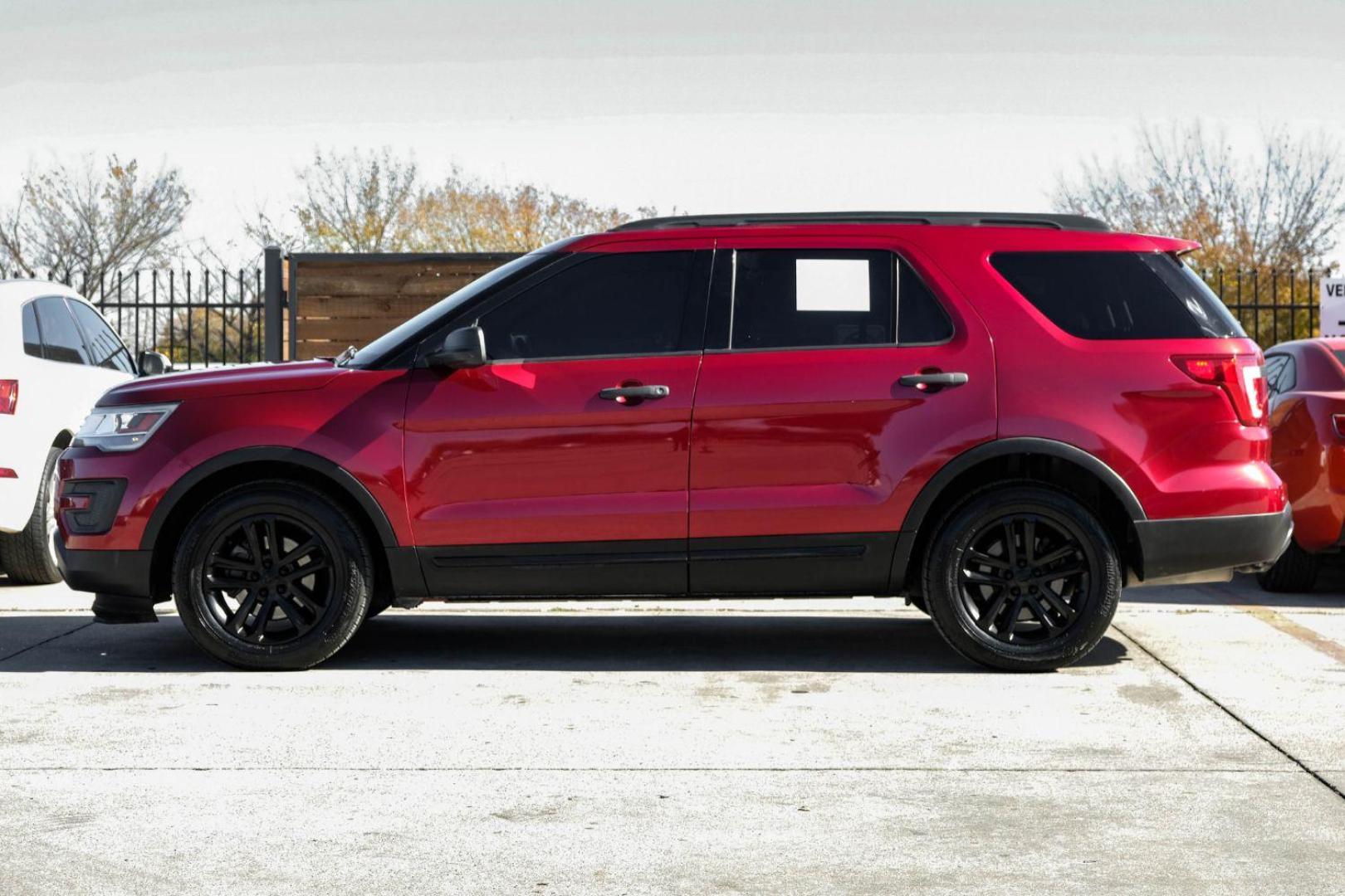 2017 RED Ford Explorer Base FWD (1FM5K7B86HG) with an 3.5L V6 DOHC 24V engine, 6-Speed Automatic transmission, located at 2401 E Main St., Grand Prairie, TX, 75050, (972) 262-4440, 32.748981, -96.969643 - Photo#8