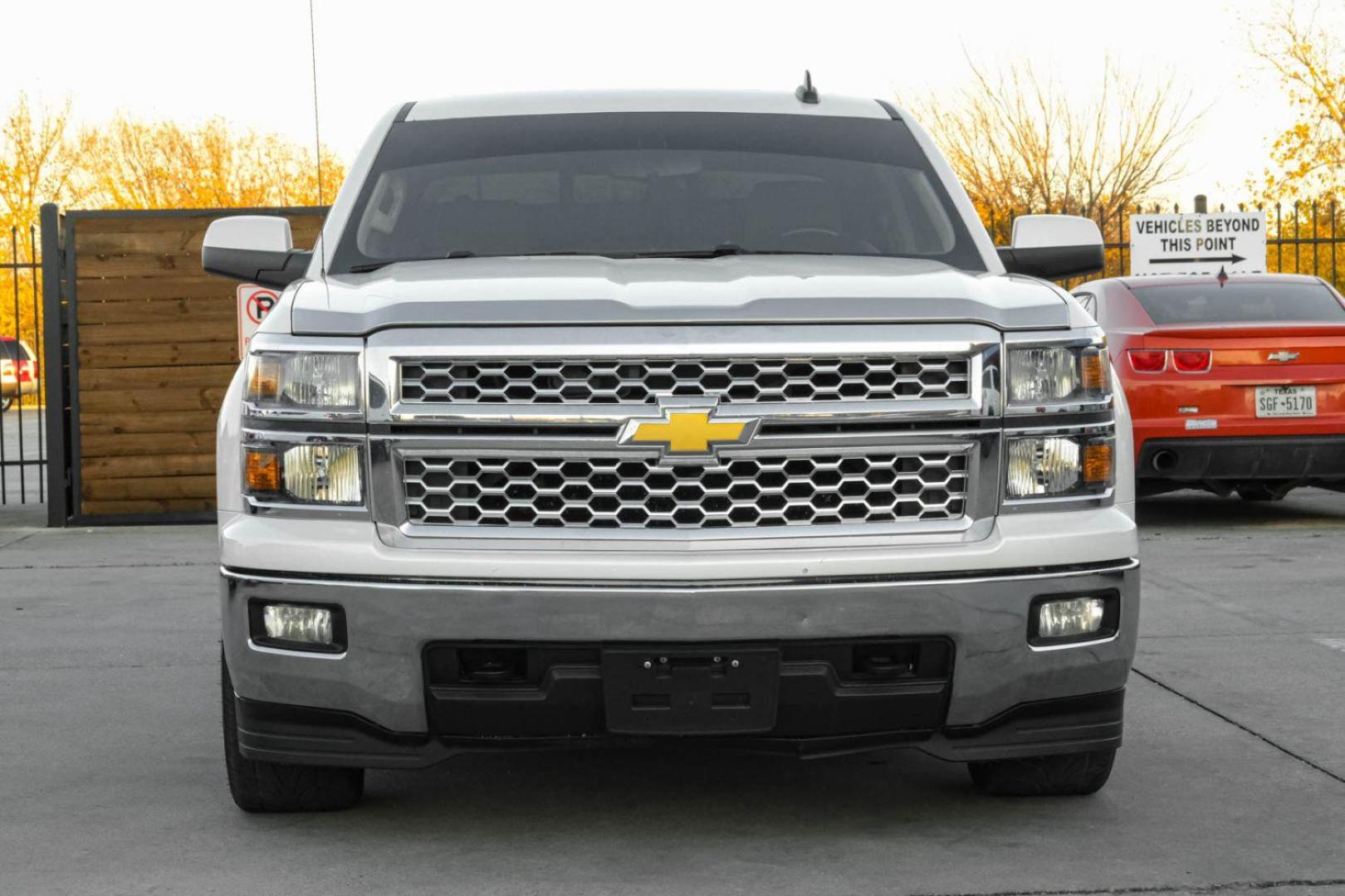 2015 WHITE Chevrolet Silverado 1500 LT Crew Cab 4WD (3GCUKRECXFG) with an 5.3L V8 OHV 16V engine, 6-Speed Automatic transmission, located at 2401 E Main St., Grand Prairie, TX, 75050, (972) 262-4440, 32.748981, -96.969643 - Photo#2