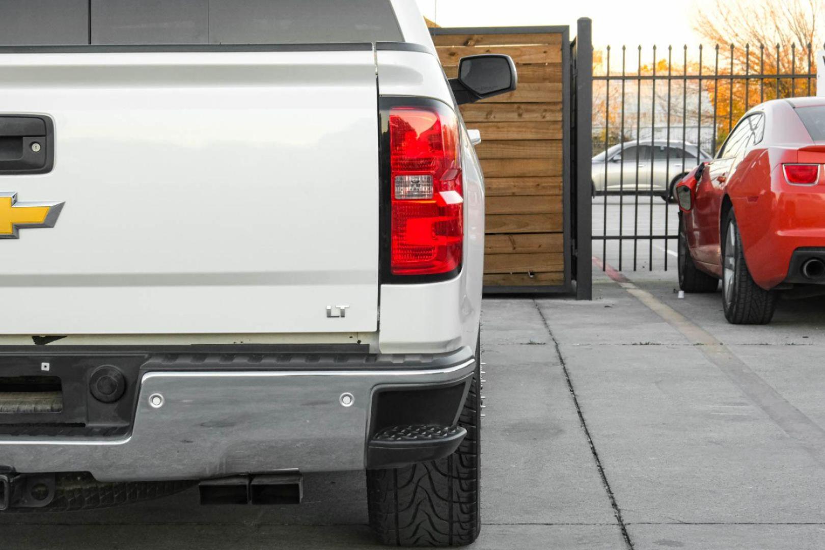 2015 WHITE Chevrolet Silverado 1500 LT Crew Cab 4WD (3GCUKRECXFG) with an 5.3L V8 OHV 16V engine, 6-Speed Automatic transmission, located at 2401 E Main St., Grand Prairie, TX, 75050, (972) 262-4440, 32.748981, -96.969643 - Photo#42