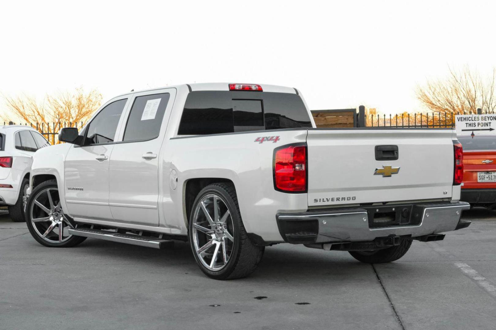 2015 WHITE Chevrolet Silverado 1500 LT Crew Cab 4WD (3GCUKRECXFG) with an 5.3L V8 OHV 16V engine, 6-Speed Automatic transmission, located at 2401 E Main St., Grand Prairie, TX, 75050, (972) 262-4440, 32.748981, -96.969643 - Photo#7