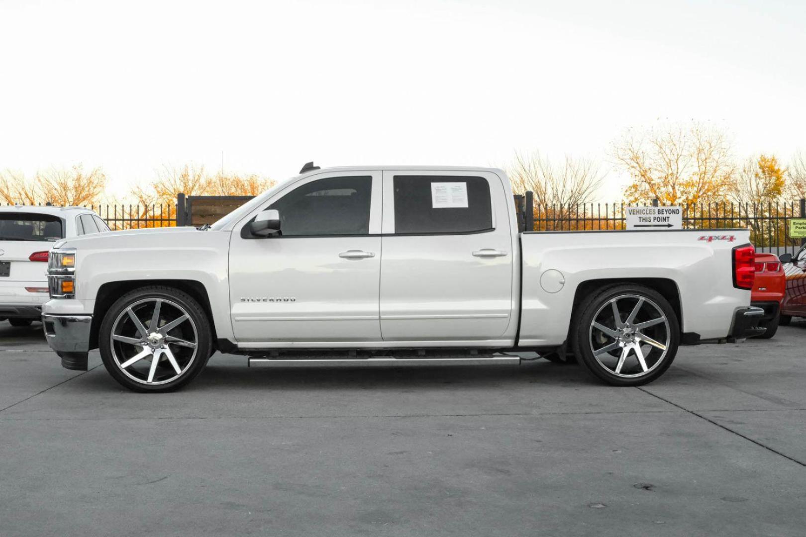 2015 WHITE Chevrolet Silverado 1500 LT Crew Cab 4WD (3GCUKRECXFG) with an 5.3L V8 OHV 16V engine, 6-Speed Automatic transmission, located at 2401 E Main St., Grand Prairie, TX, 75050, (972) 262-4440, 32.748981, -96.969643 - Photo#8