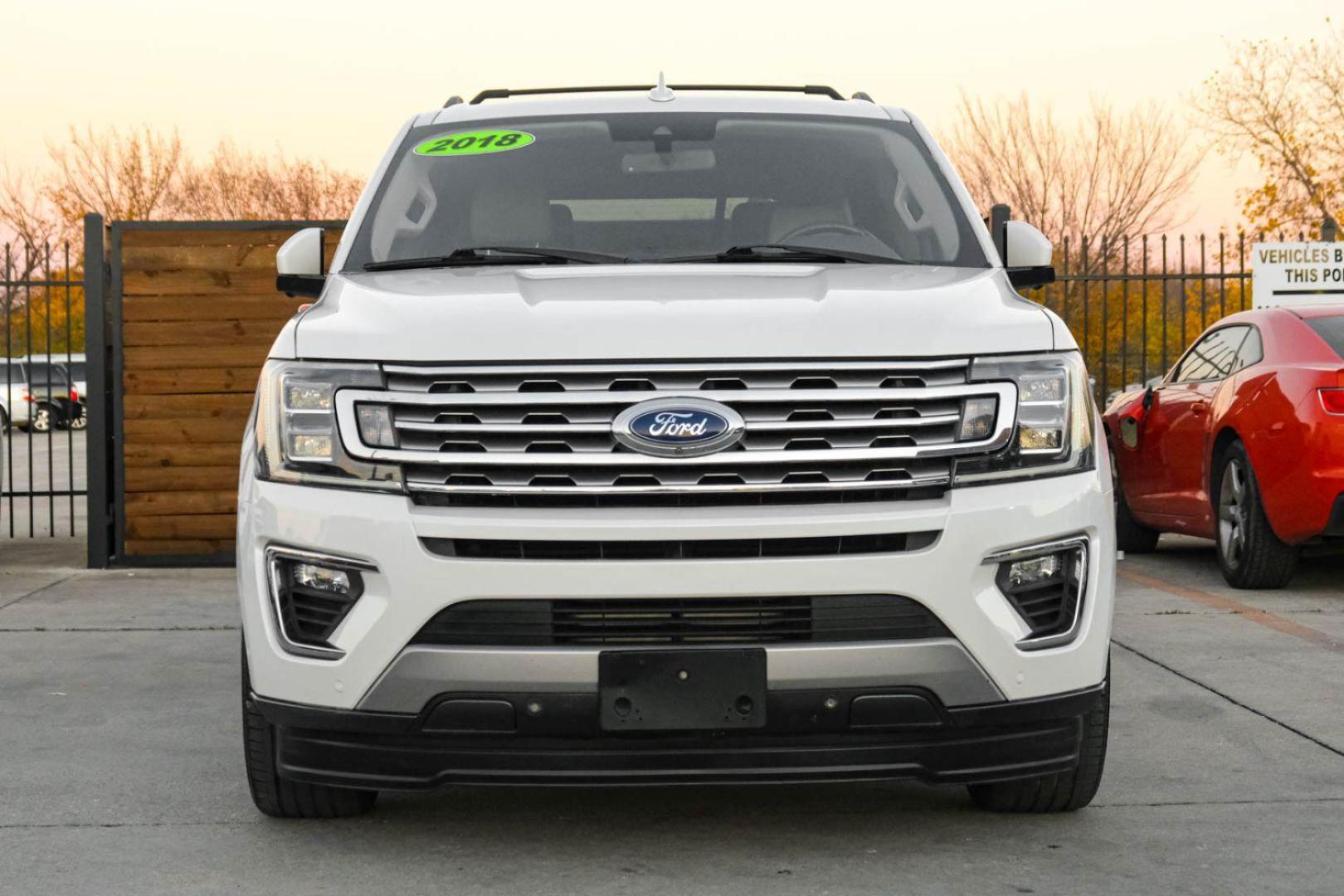 2018 WHITE Ford Expedition Limited 2WD (1FMJU1KT3JE) with an 3.5L V6 DOHC 24V FFV engine, 6-Speed Automatic transmission, located at 2401 E Main St., Grand Prairie, TX, 75050, (972) 262-4440, 32.748981, -96.969643 - Photo#2