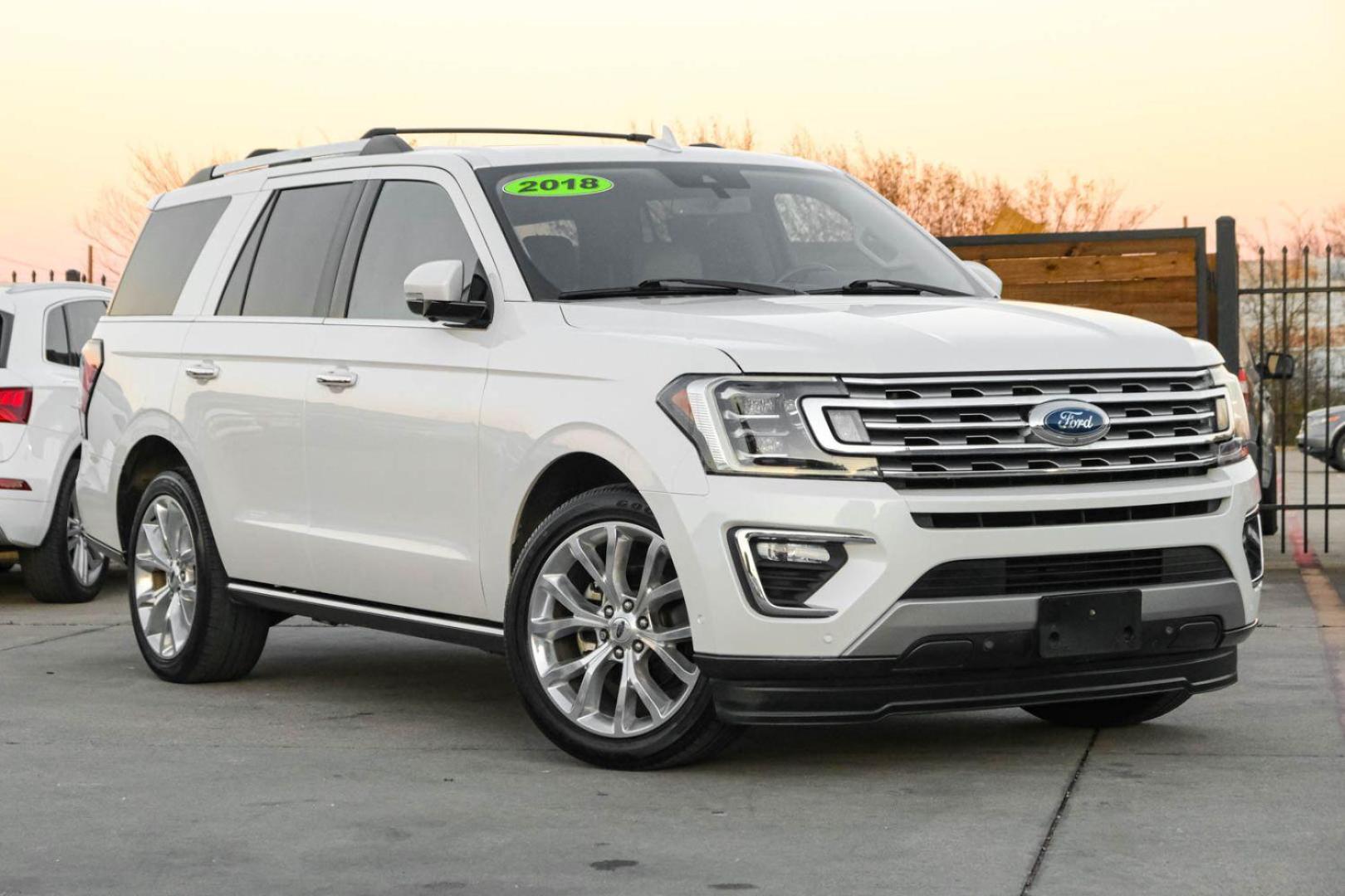 2018 WHITE Ford Expedition Limited 2WD (1FMJU1KT3JE) with an 3.5L V6 DOHC 24V FFV engine, 6-Speed Automatic transmission, located at 2401 E Main St., Grand Prairie, TX, 75050, (972) 262-4440, 32.748981, -96.969643 - Photo#3