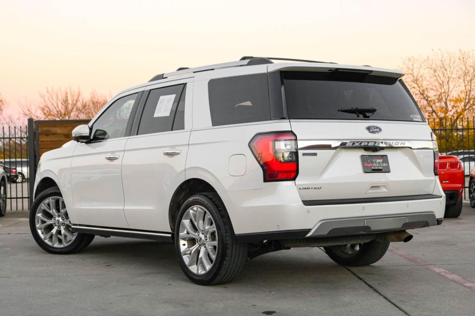 2018 WHITE Ford Expedition Limited 2WD (1FMJU1KT3JE) with an 3.5L V6 DOHC 24V FFV engine, 6-Speed Automatic transmission, located at 2401 E Main St., Grand Prairie, TX, 75050, (972) 262-4440, 32.748981, -96.969643 - Photo#7