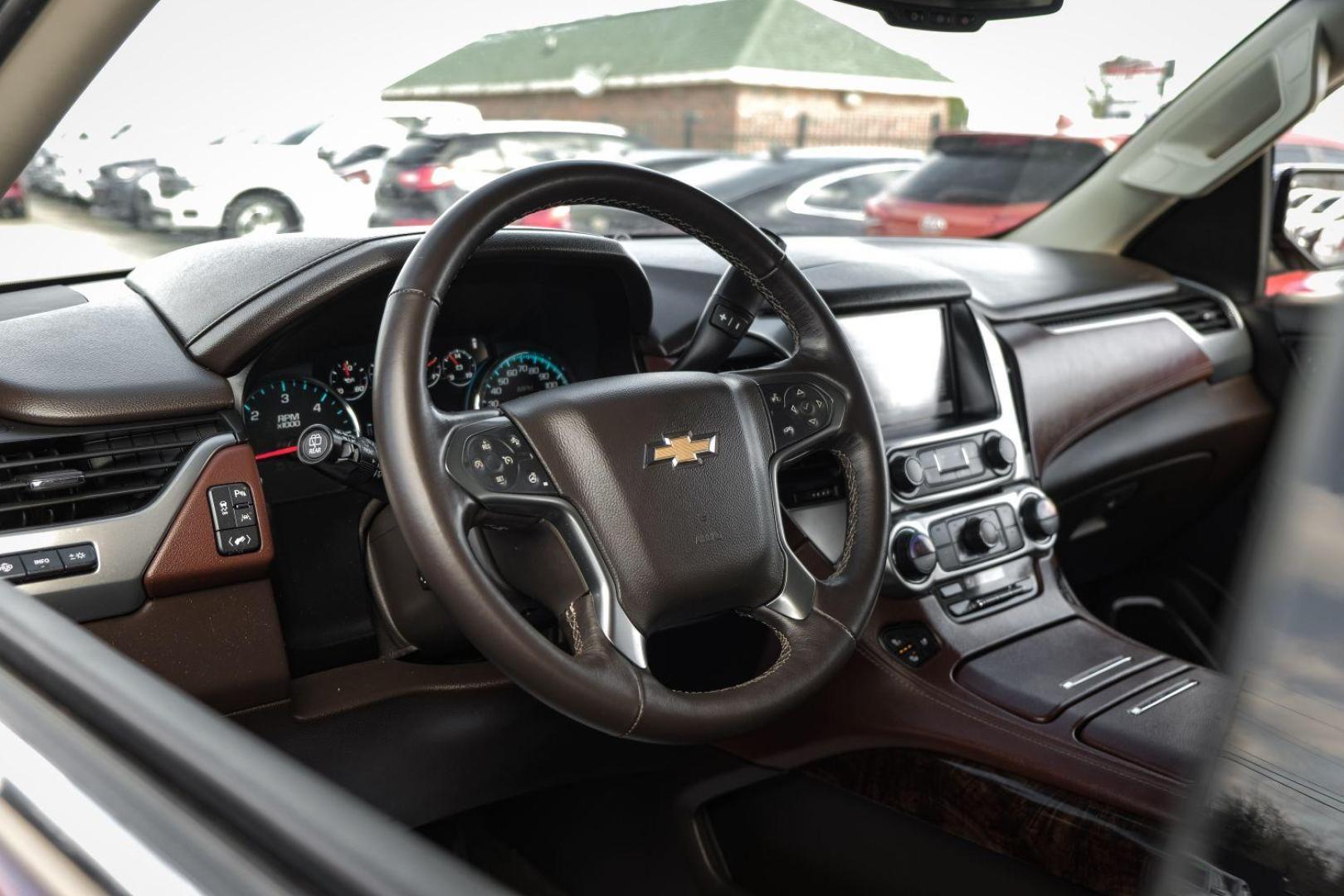 2019 RED Chevrolet Tahoe Premier 2WD (1GNSCCKC8KR) with an 5.3L V8 OHV 16V engine, 6-Speed Automatic transmission, located at 2401 E Main St., Grand Prairie, TX, 75050, (972) 262-4440, 32.748981, -96.969643 - Photo#14