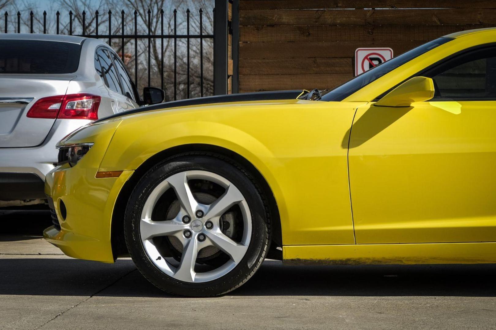 2015 YELLOW Chevrolet Camaro 2LT Coupe (2G1FF1E39F9) with an 3.6L V6 DOHC 24V FFV engine, 6-Speed Automatic transmission, located at 2401 E Main St., Grand Prairie, TX, 75050, (972) 262-4440, 32.748981, -96.969643 - Photo#9