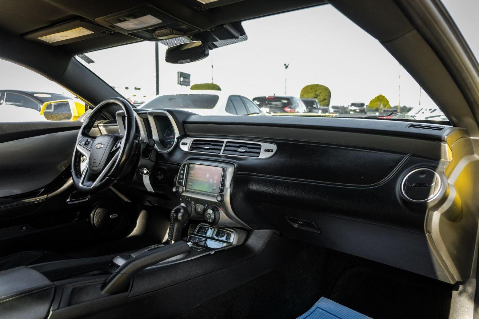 2015 YELLOW Chevrolet Camaro 2LT Coupe (2G1FF1E39F9) with an 3.6L V6 DOHC 24V FFV engine, 6-Speed Automatic transmission, located at 2401 E Main St., Grand Prairie, TX, 75050, (972) 262-4440, 32.748981, -96.969643 - Photo#11