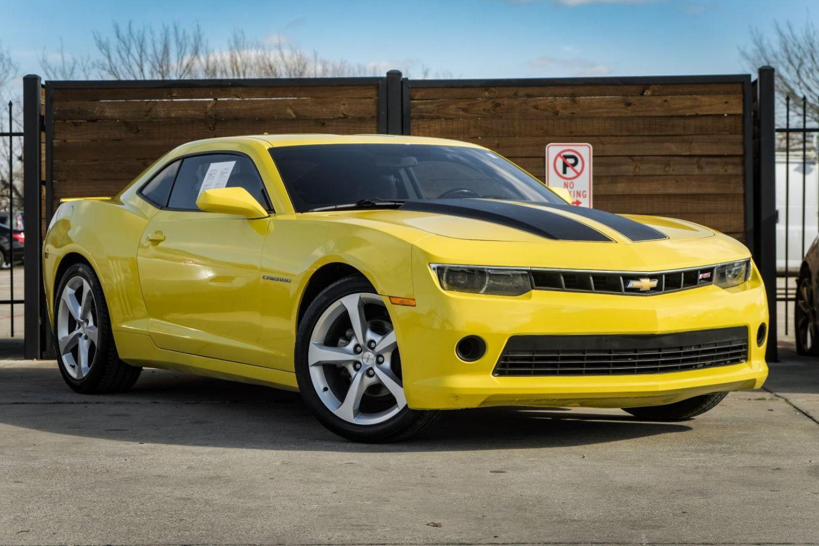 2015 YELLOW Chevrolet Camaro 2LT Coupe (2G1FF1E39F9) with an 3.6L V6 DOHC 24V FFV engine, 6-Speed Automatic transmission, located at 2401 E Main St., Grand Prairie, TX, 75050, (972) 262-4440, 32.748981, -96.969643 - Photo#3